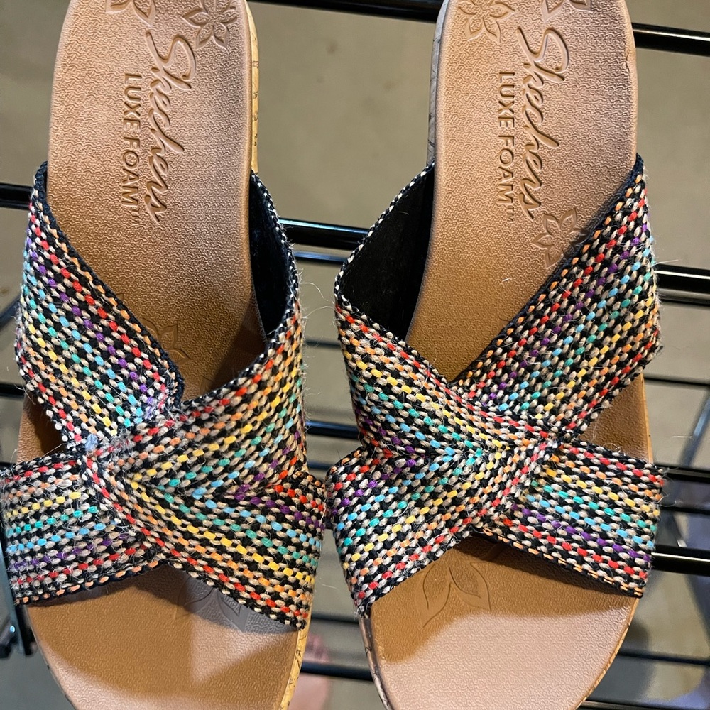 Sketchers luxefoam wedge sandal, never worn